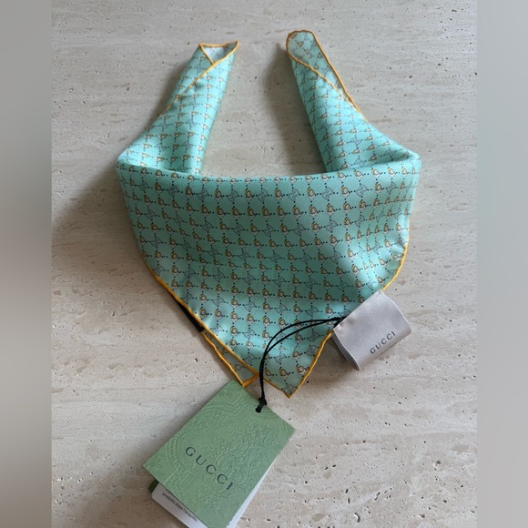 NWT GUCCI GG JACQUARD BANANA MOTIF SILK SCARF/POCKET SQUARE🍌💛 - Picture 9 of 9